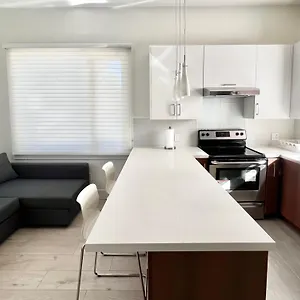  Ferienhaus Brand New Modern Laneway House